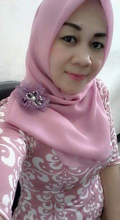 tante girang montok|100 Foto Tante Girang Pamer Meki Montok .